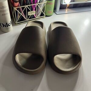 Womans brown slides